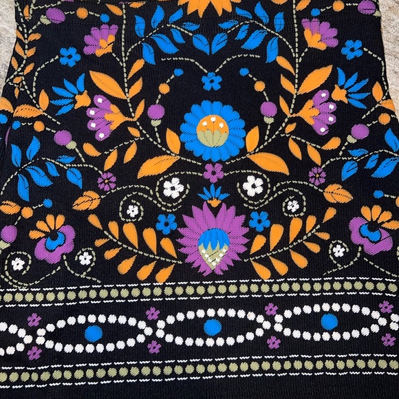 Black Floral Skirt. Size 6 - Picture 2 of 3